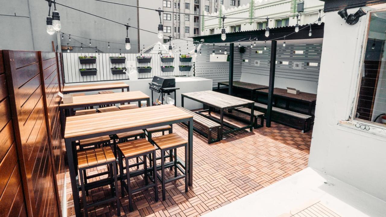 Mad Monkey Downtown Hostel Sydney Buitenkant foto