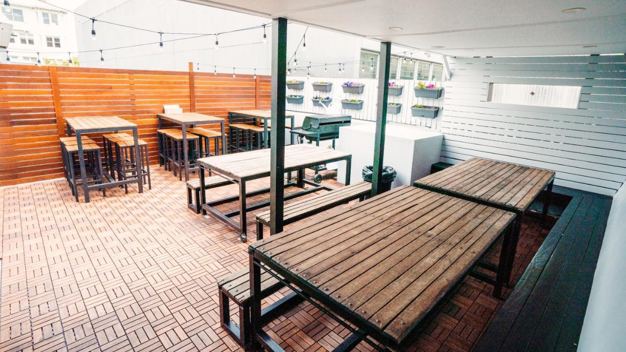 Mad Monkey Downtown Hostel Sydney Buitenkant foto