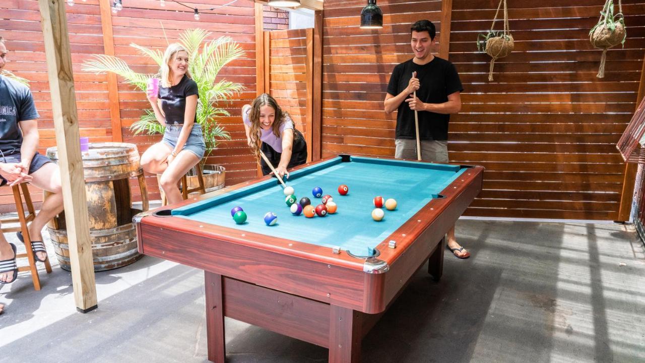 Mad Monkey Downtown Hostel Sydney Buitenkant foto