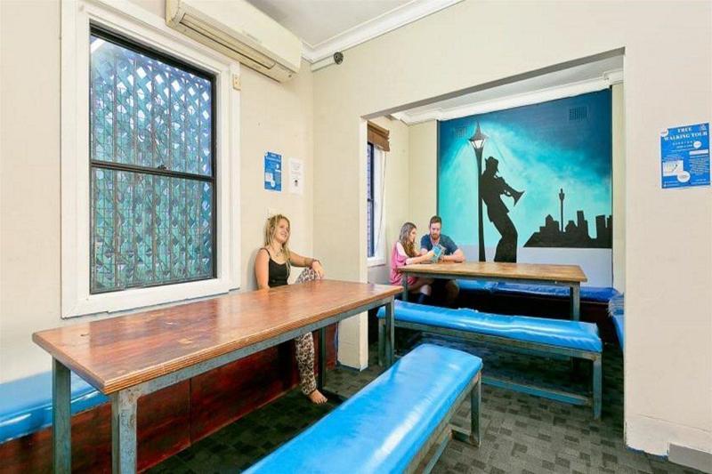 Mad Monkey Downtown Hostel Sydney Buitenkant foto